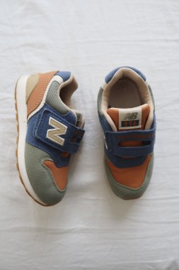 But adidasy New Balance 25